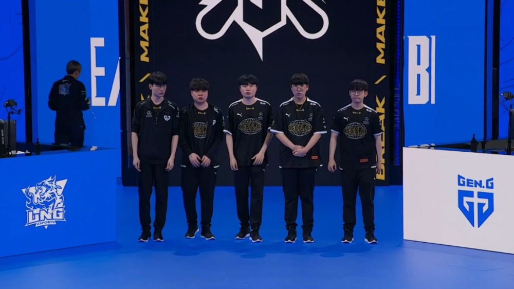 她的存在提 她的存在提